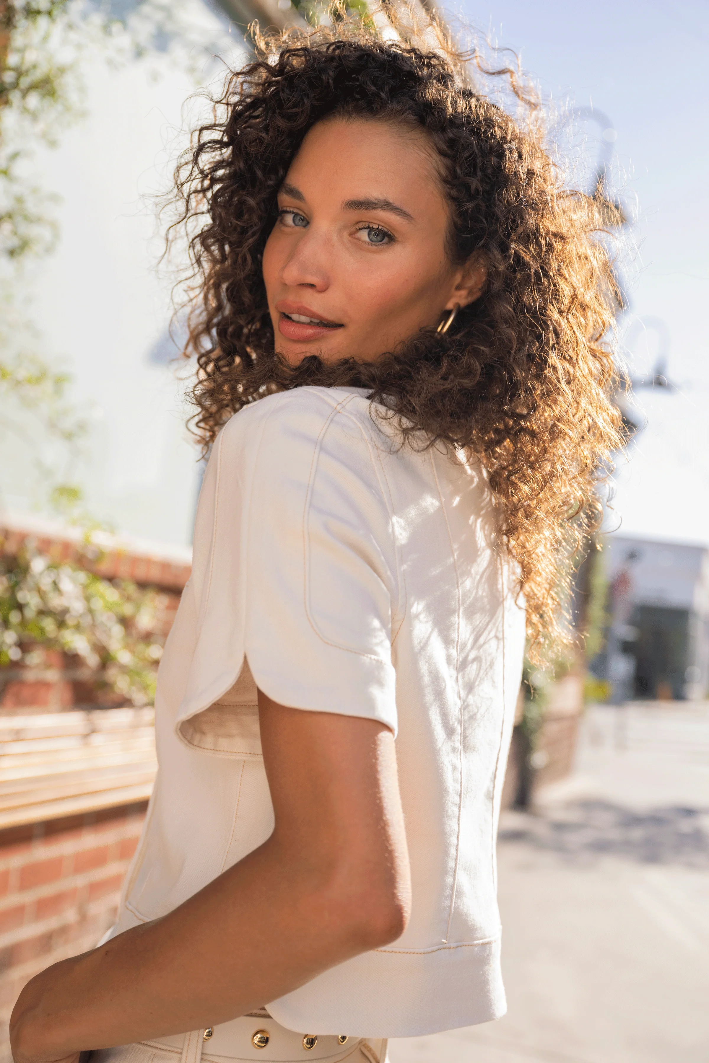 PETITE COLLARLESS SHORT SLEEVE CROPPED JACKET - Image 2