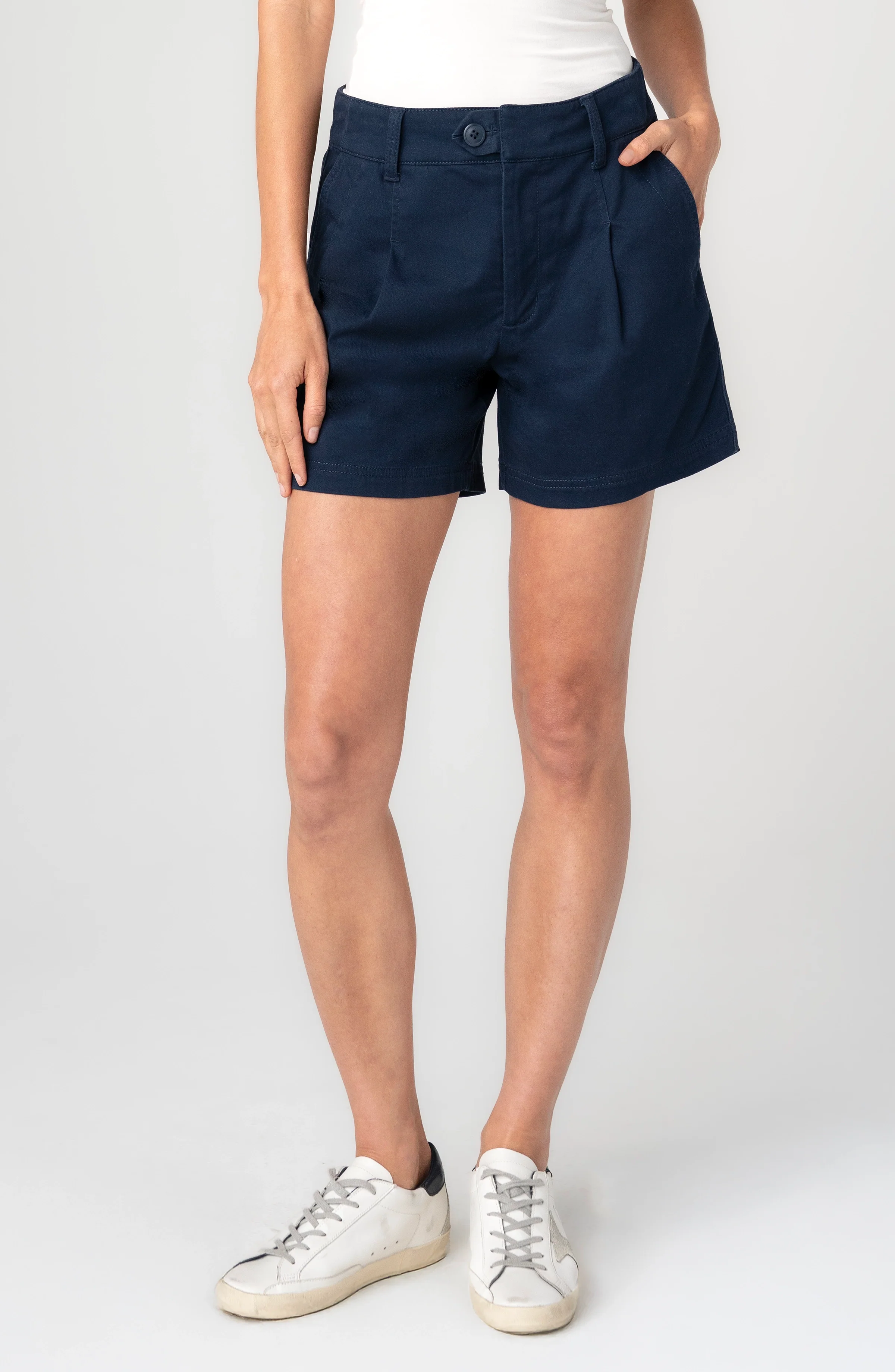 PLEATED TROUSER SHORT