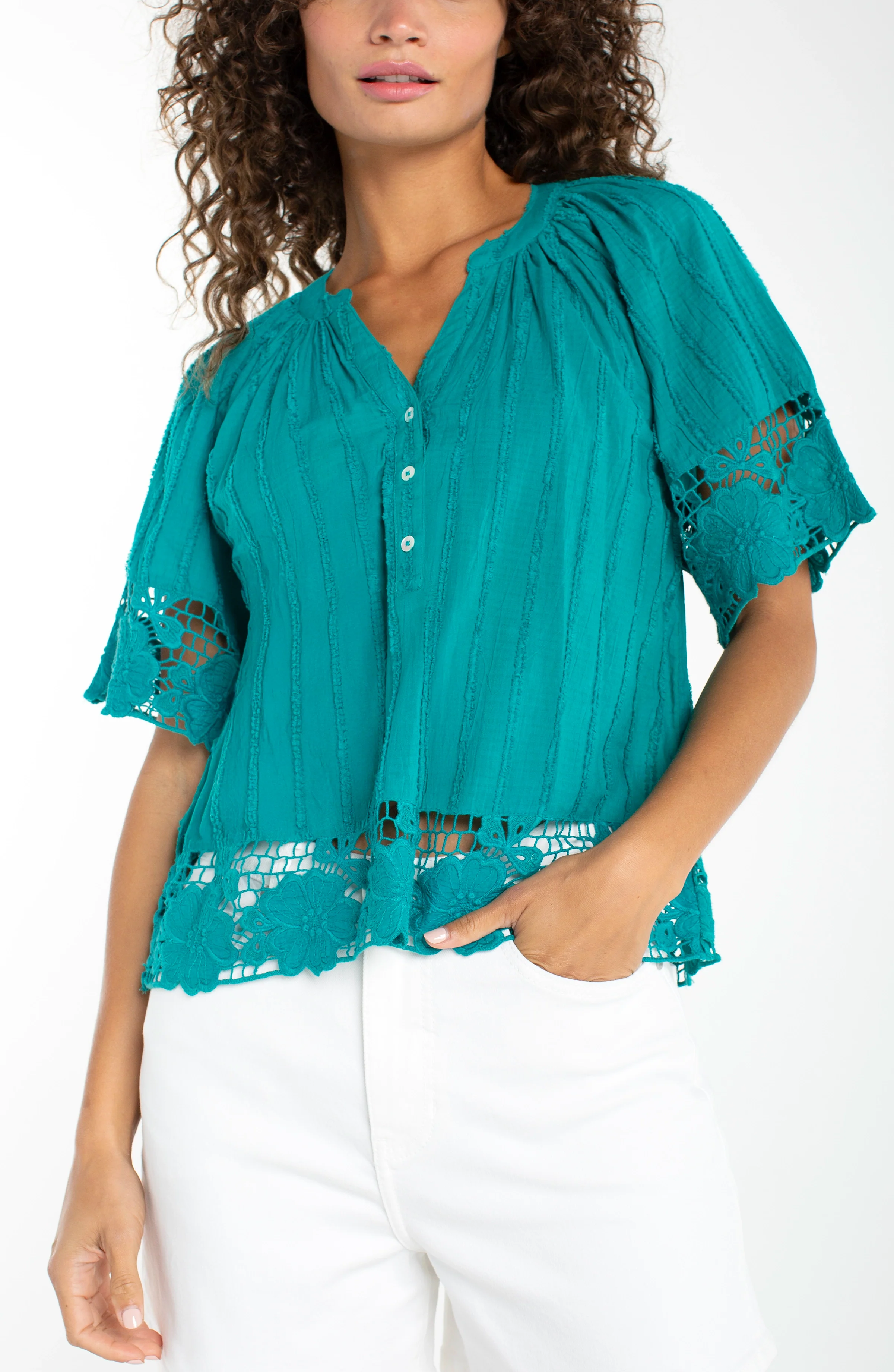 SHORT SLEEVE WOVEN TOP WITH LACE