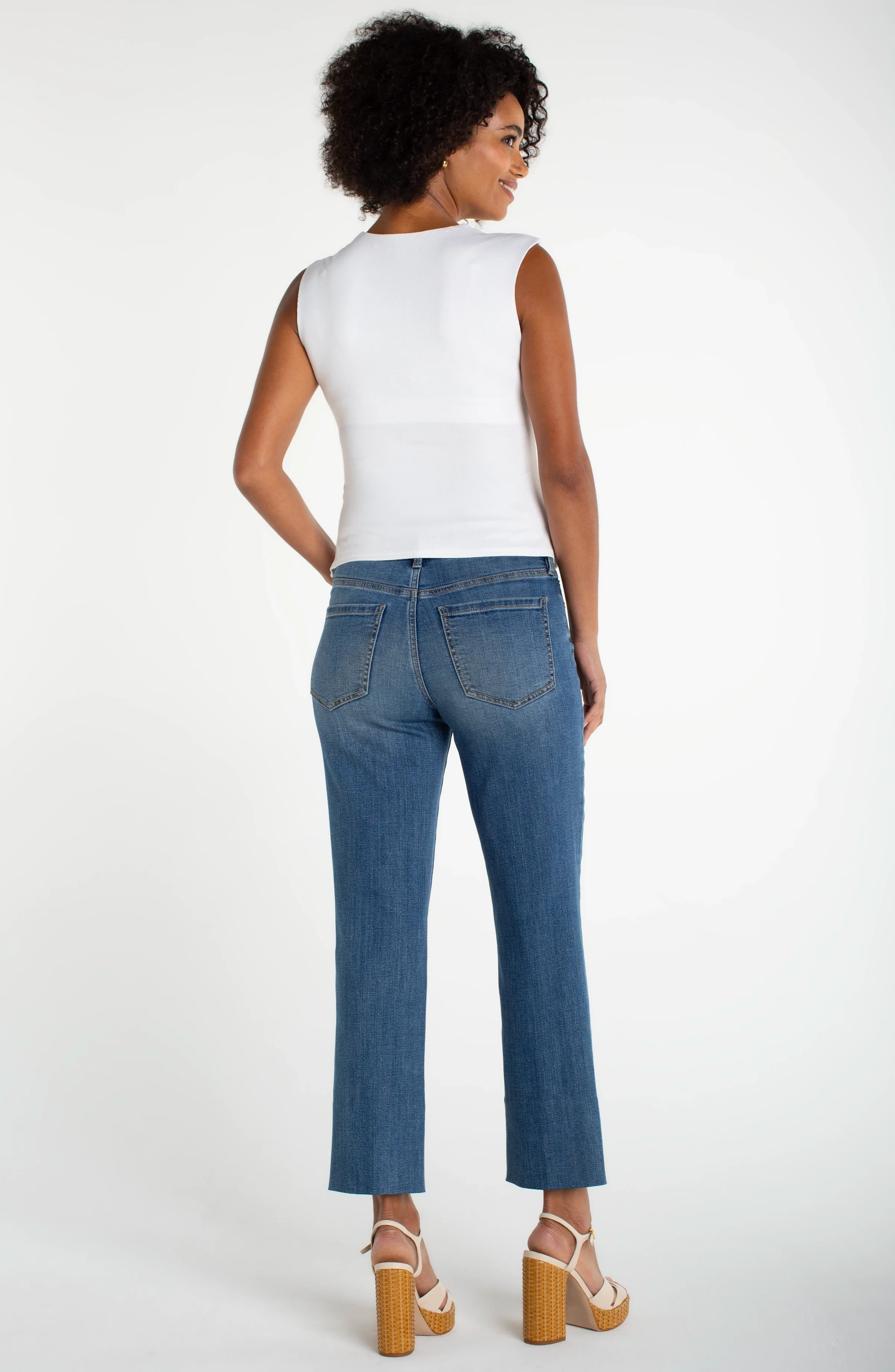 SLEEVELESS BUILT-IN BRA KNIT TOP - Image 6